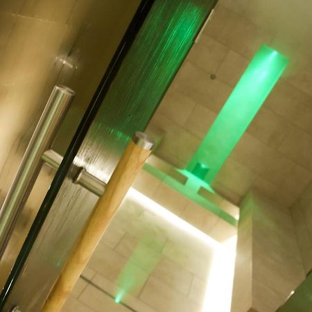 Hotel Queen Mary Каттоліка Екстер'єр фото